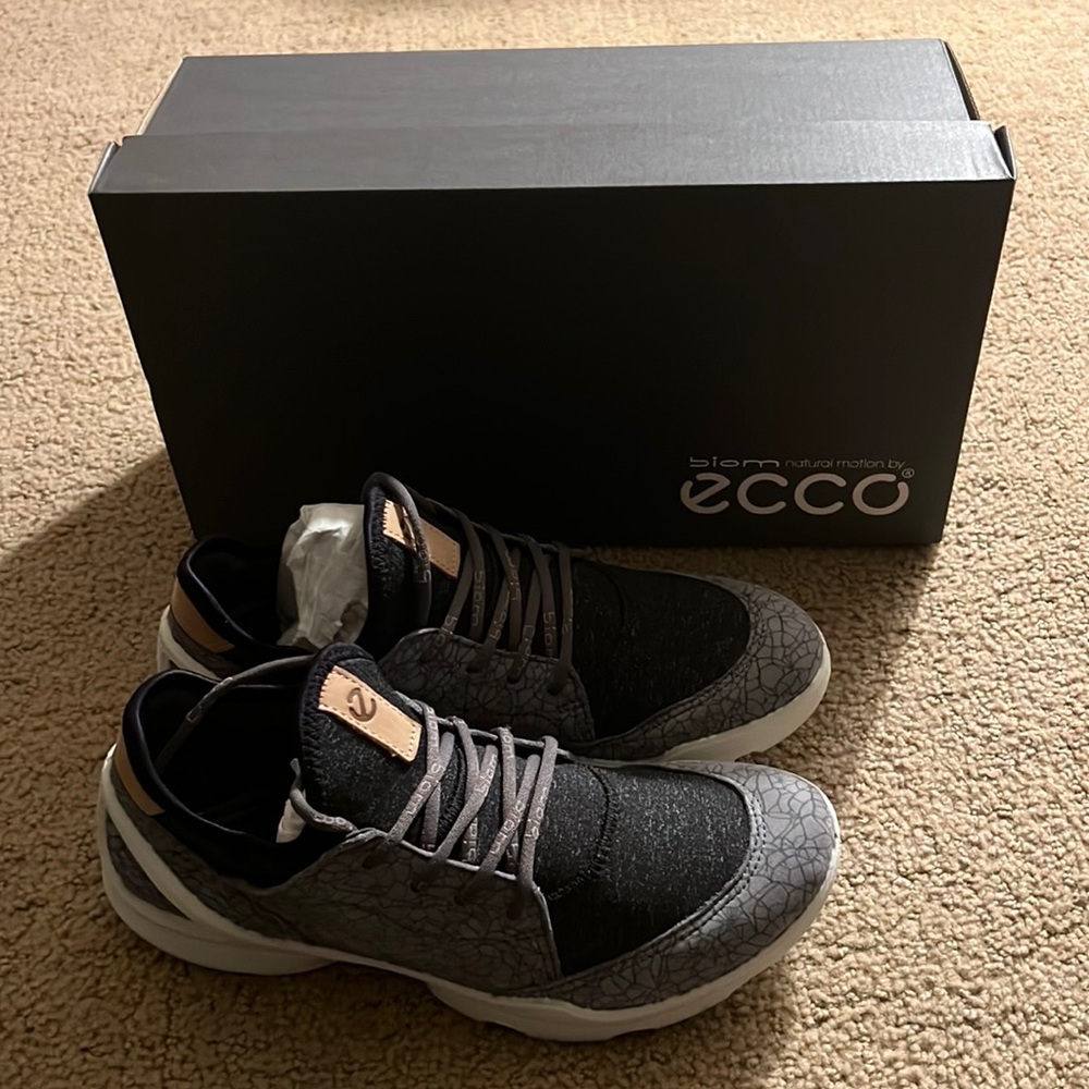 Ecco Biom Street Lace Up Sneaker.Titanium/Black. Box. Size EU 35 New In Box